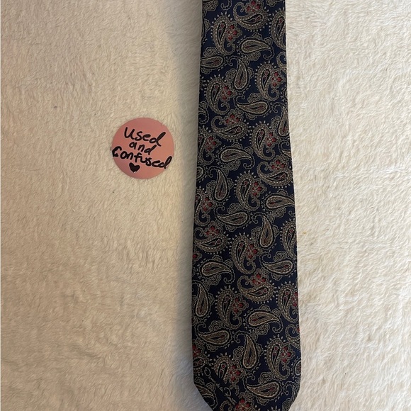 Oscar de la Renta Navy and Red Paisley Tie - Picture 3 of 5